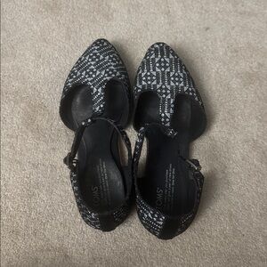 TOMS Monochrome Geometric Flats